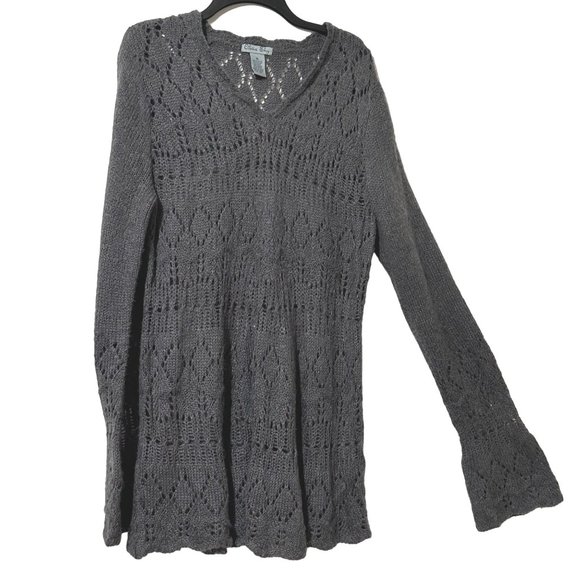 Olivia Sky Sweaters - Olivia Sky women’s size XL gray open weave long bell sleeve v neck sweater